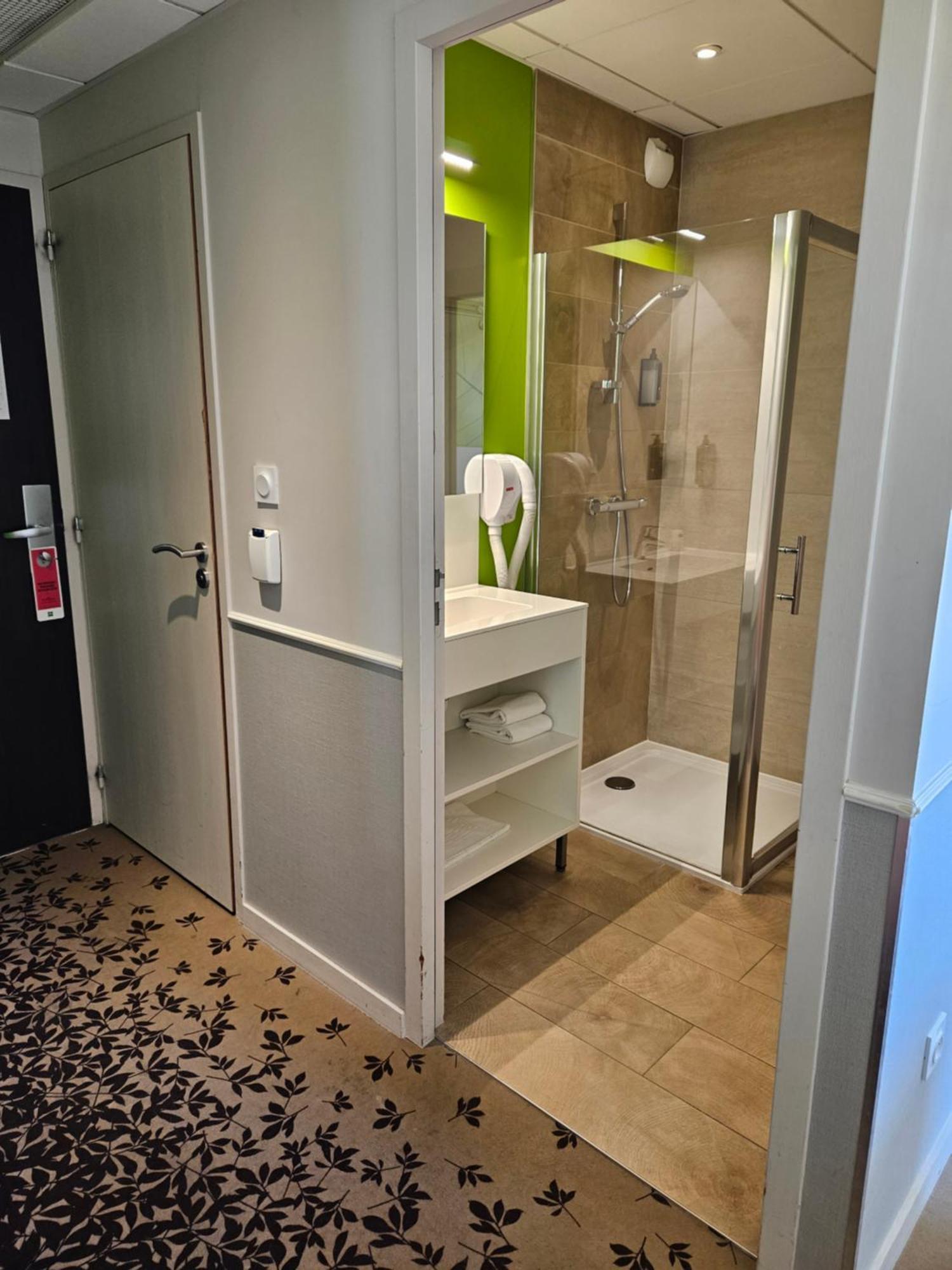 Ibis Styles Sur Lot Hotel