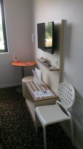 Ibis Styles Sur Lot Hotel