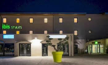 Ibis Styles Sur Lot Hotel 3*